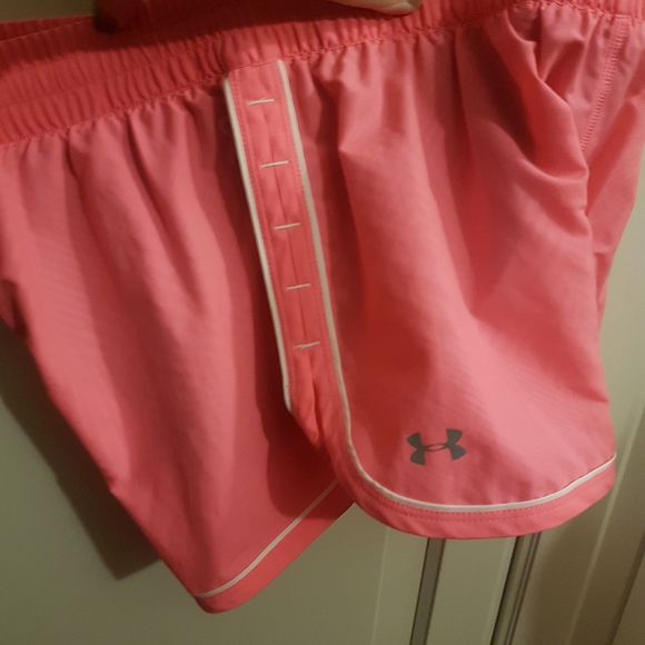 Under Armour Ladies Small Sports Shorts - Picture 2 of 7